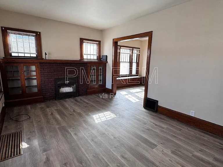 1023 Harrison Ave SW — Photo 3