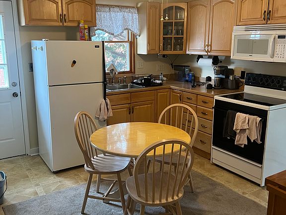 Eat in kitchen