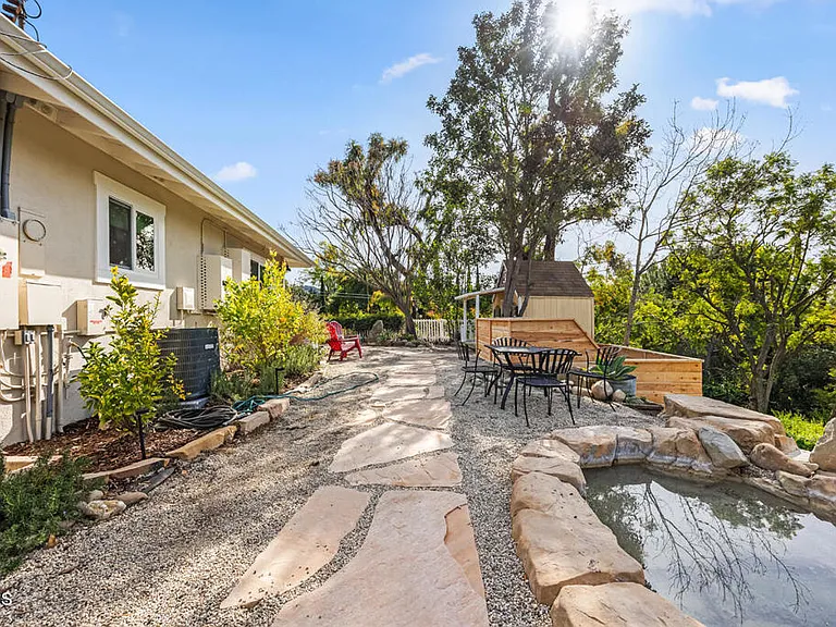 107 Alto Dr — Photo 11
