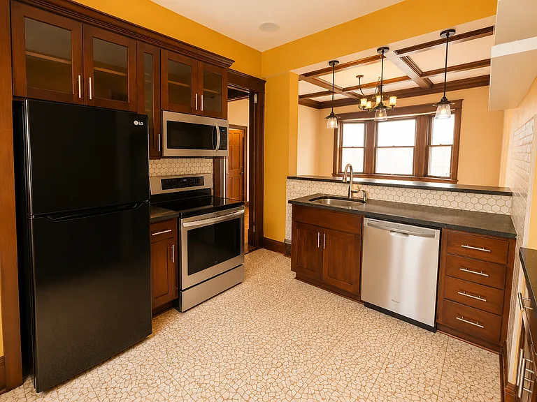 3232 Summit St — Photo 13