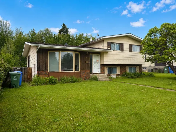 5620 57th St, Rocky Mountain House, AB T4T 1H7