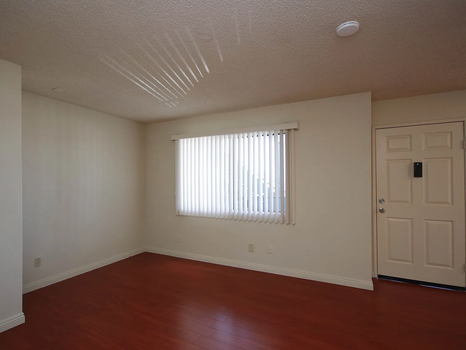 1 bed, 1.5 bath, $1,945 — Photo 3