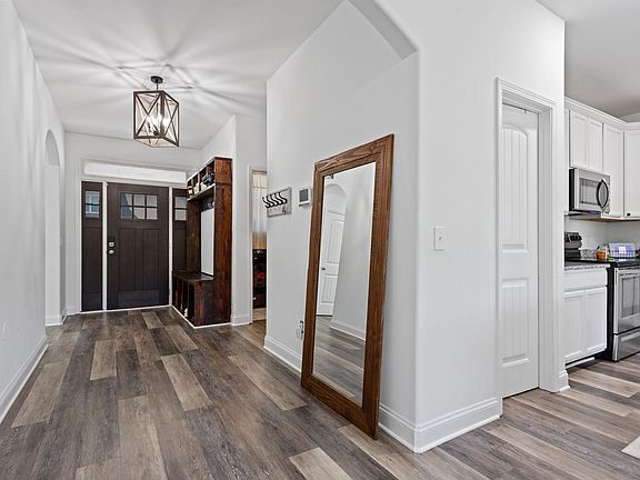 3rd image of 217 Daystrom Dr