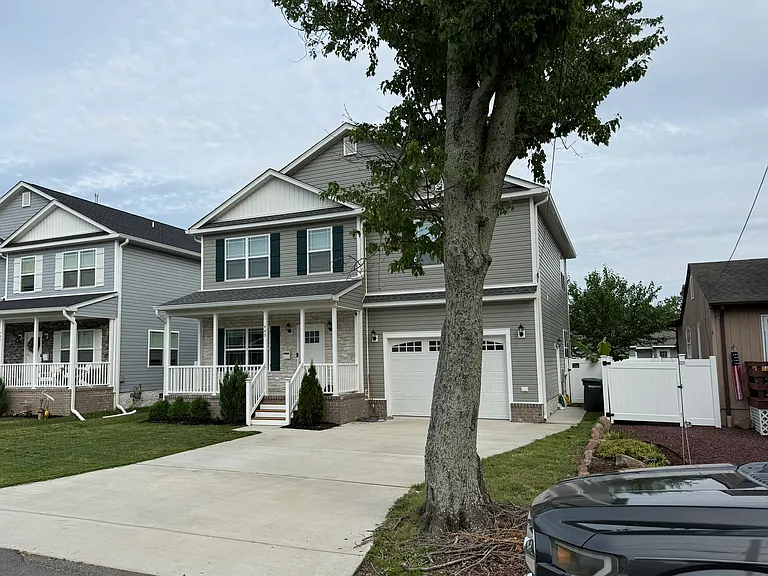 445 Rogers Ave — Photo 3