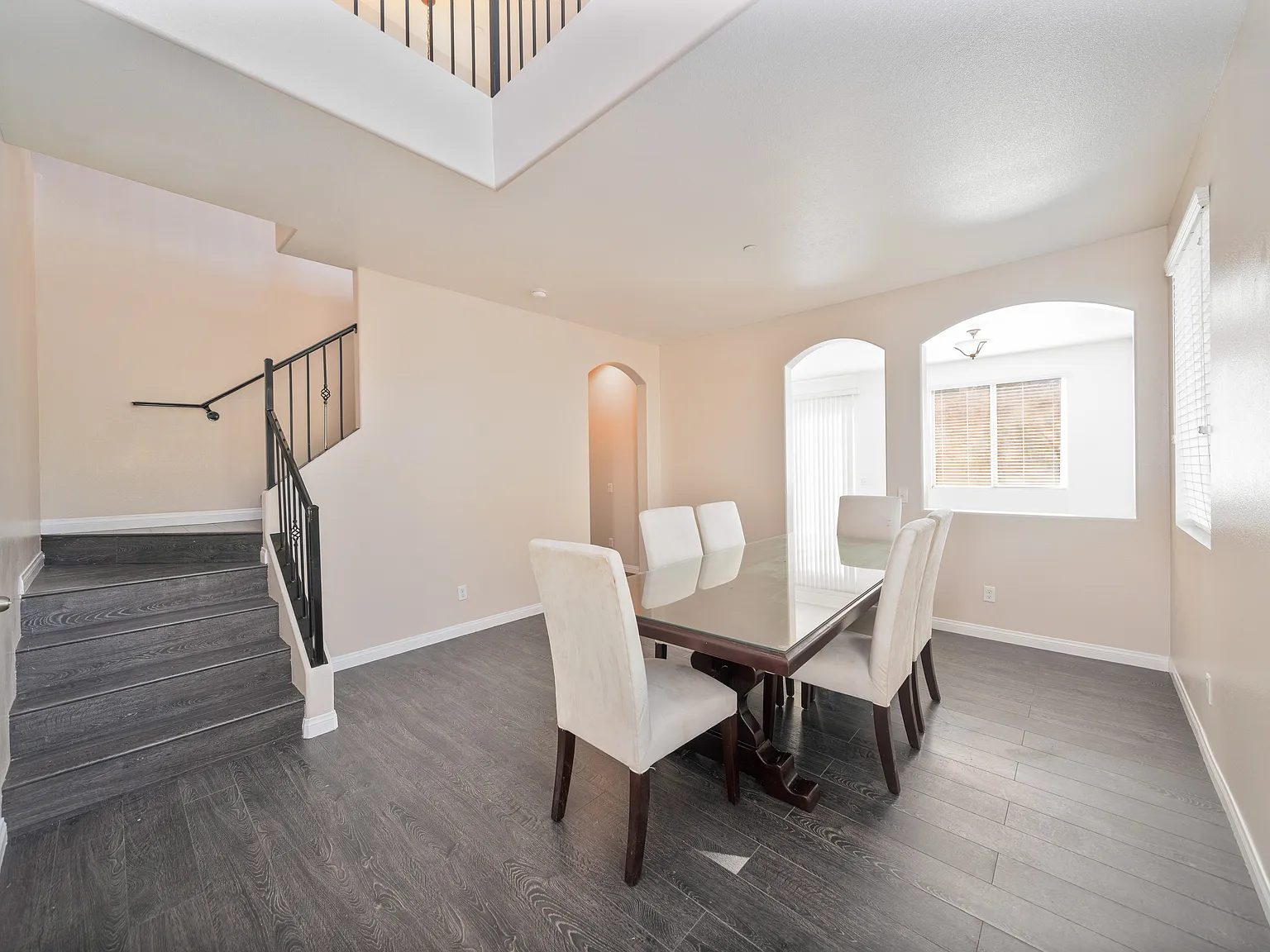 4 bed, 2100 sqft, $4,000 — Photo 3