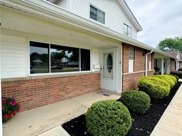 25520 Clubside Dr, North Olmsted, OH 44070