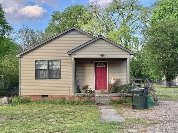 102 Burdette St, Leland, MS 38756