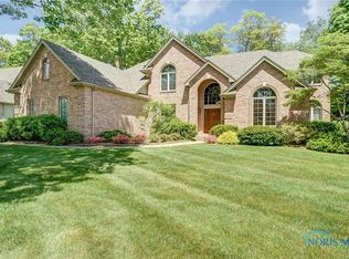 9016 Sand Ridge Dr, Holland, OH 43528