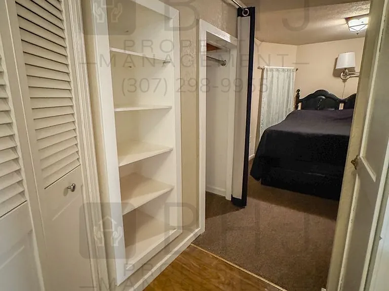372 W Loucks St — Photo 12