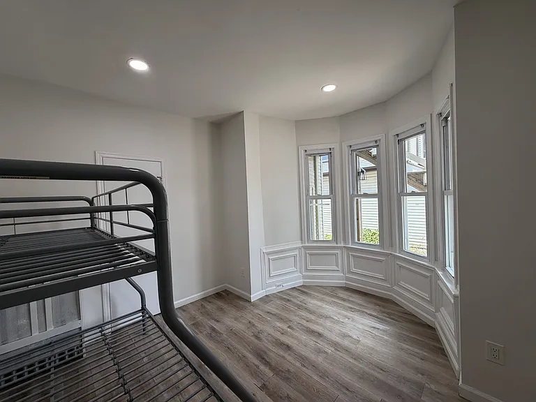 29 W Somerset St — Photo 9