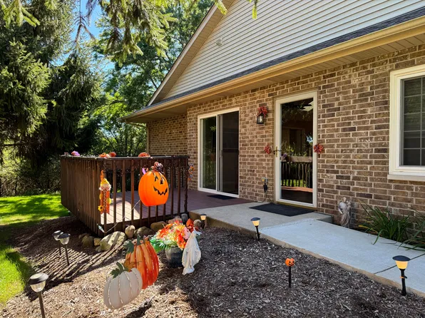 5741 Fieldstone Trl, McHenry, IL 60050