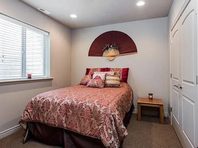 2296 S Hunter Dr — Photo 16