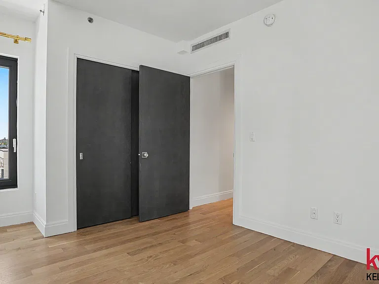 554 4th Ave #E6 — Photo 11
