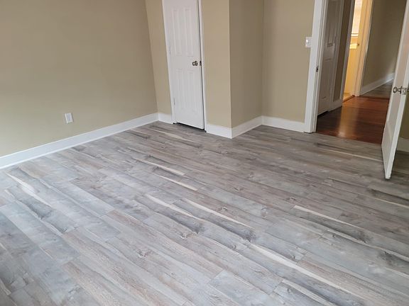 4th image of 8 Centre Hill Ct #B