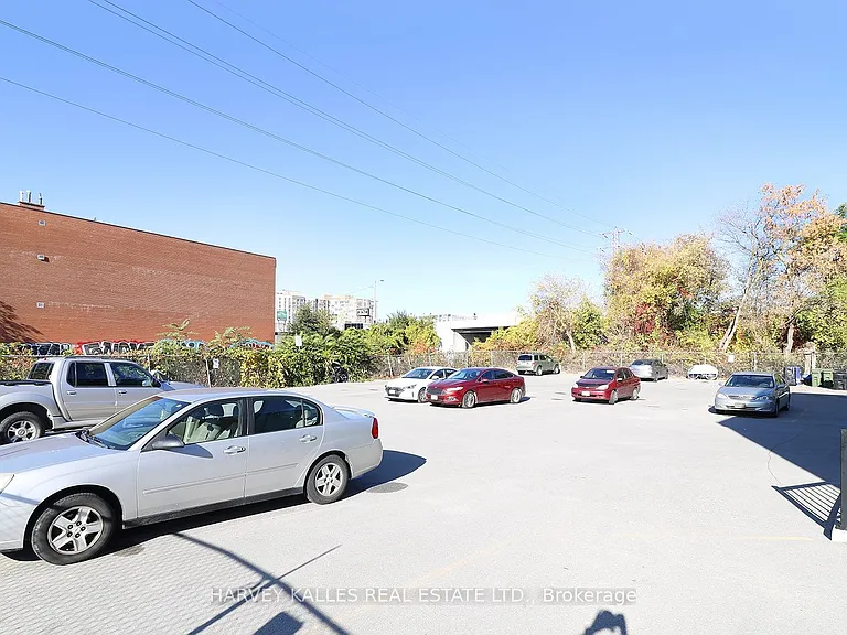 500 Gilbert Ave #102 — Photo 16
