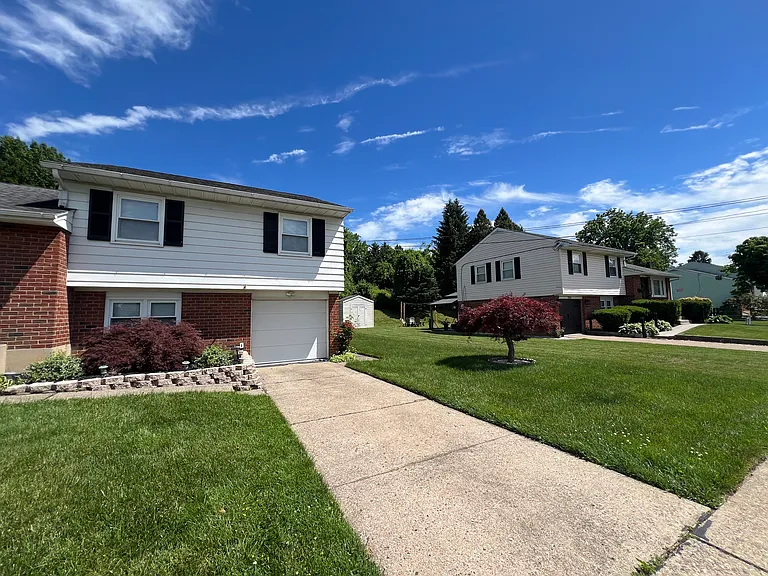2332 Woodcrest Ave — Photo 3