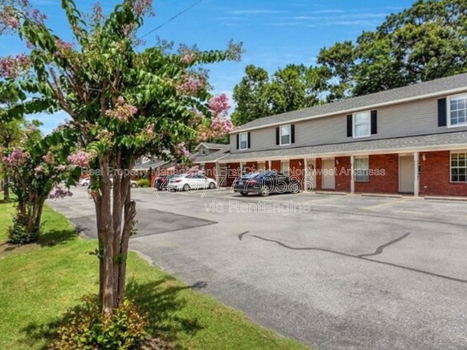 1st image of 1244 N Iron Horse Dr