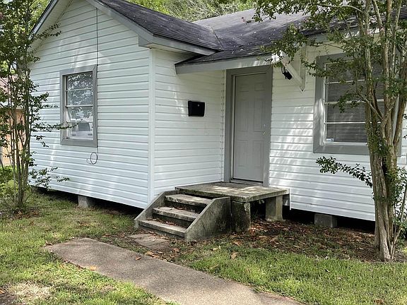 3rd image of 950 Palermo Dr