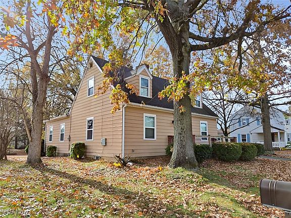 3rd image of 2054 W Fair Ave