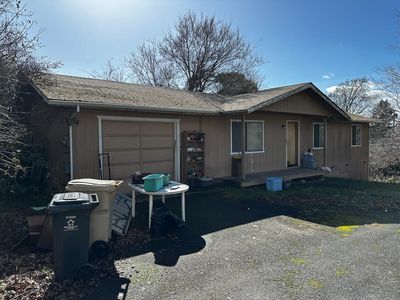918 NE 10th St, Grants Pass, OR, 97526