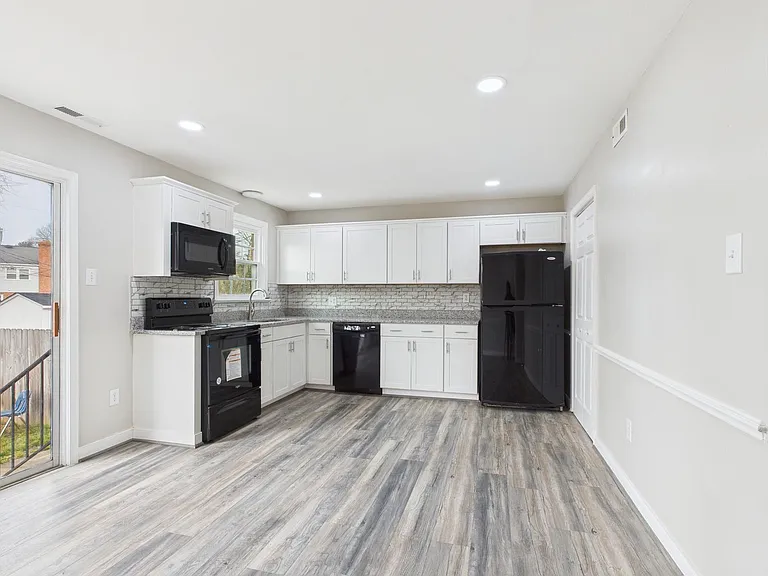 2222 Brightmoor Ct — Photo 9