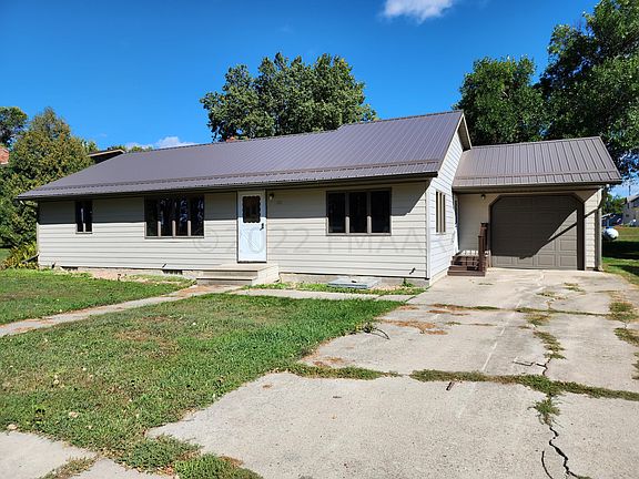 2nd image of 101 Oak St
