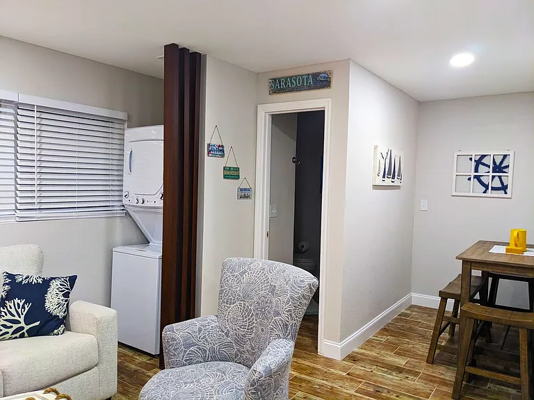 2107 Pine Ter #2 — Photo 4
