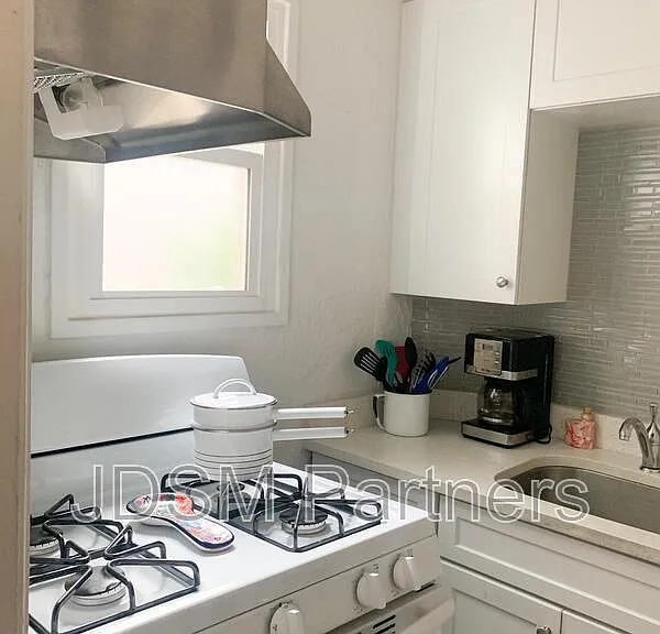 1263 Clarkson St #1 — Photo 3