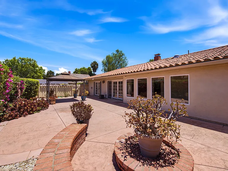 1090 Elfstone Ct — Photo 28