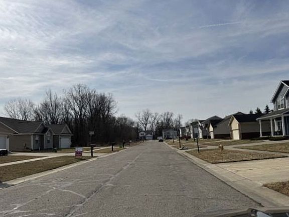 Exterior Neighborhood (street photo)
