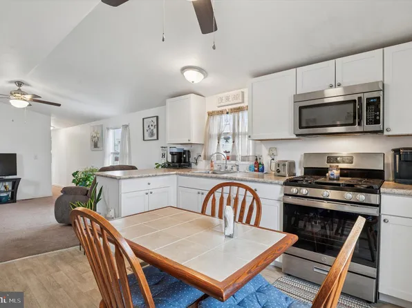 809 Berry Rd, Wilmington, DE 19810