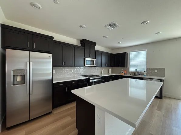 2051 Rosemary Dr, Hollister, CA 95023