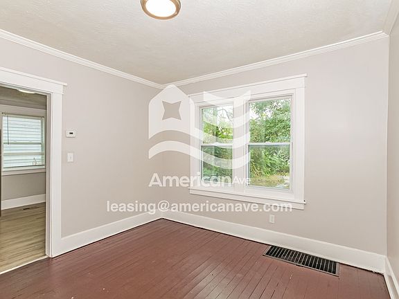 812904_004_dining_room_5.jpg
