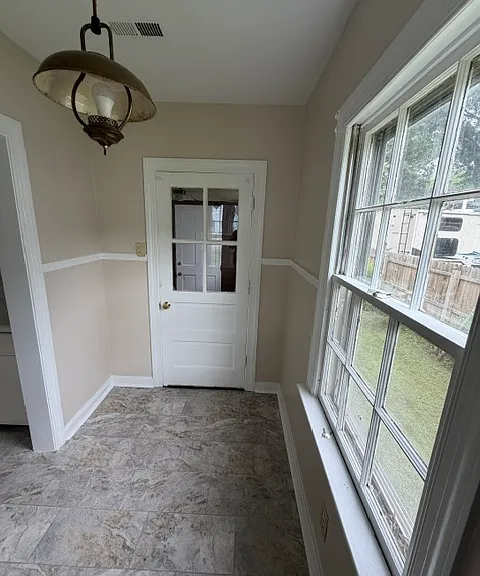 5010 Vayo Ave — Photo 6