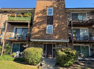 7100 99th St APT 204, Chicago Ridge, IL 60415