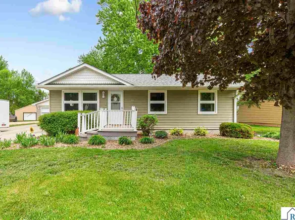 1129 S Ramsey St, Blue Earth, MN 56013