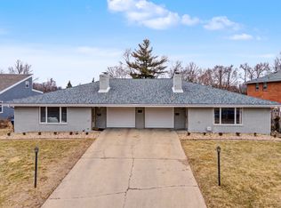 310 Riley Dr E, Bloomington, IL 61701