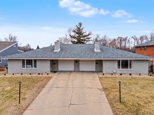 310 Riley Dr E, Bloomington, IL 61701