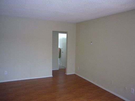 3rd image of 8741 Owensmouth Ave APT 9