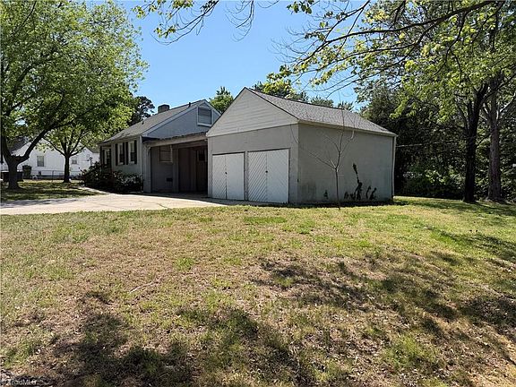 2nd image of 821 Holt Ave