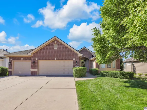 14117 Eagle Run Dr, Omaha, NE 68164