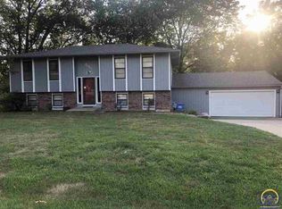 2131 SW Mission Hills Rd, Topeka, KS 66614