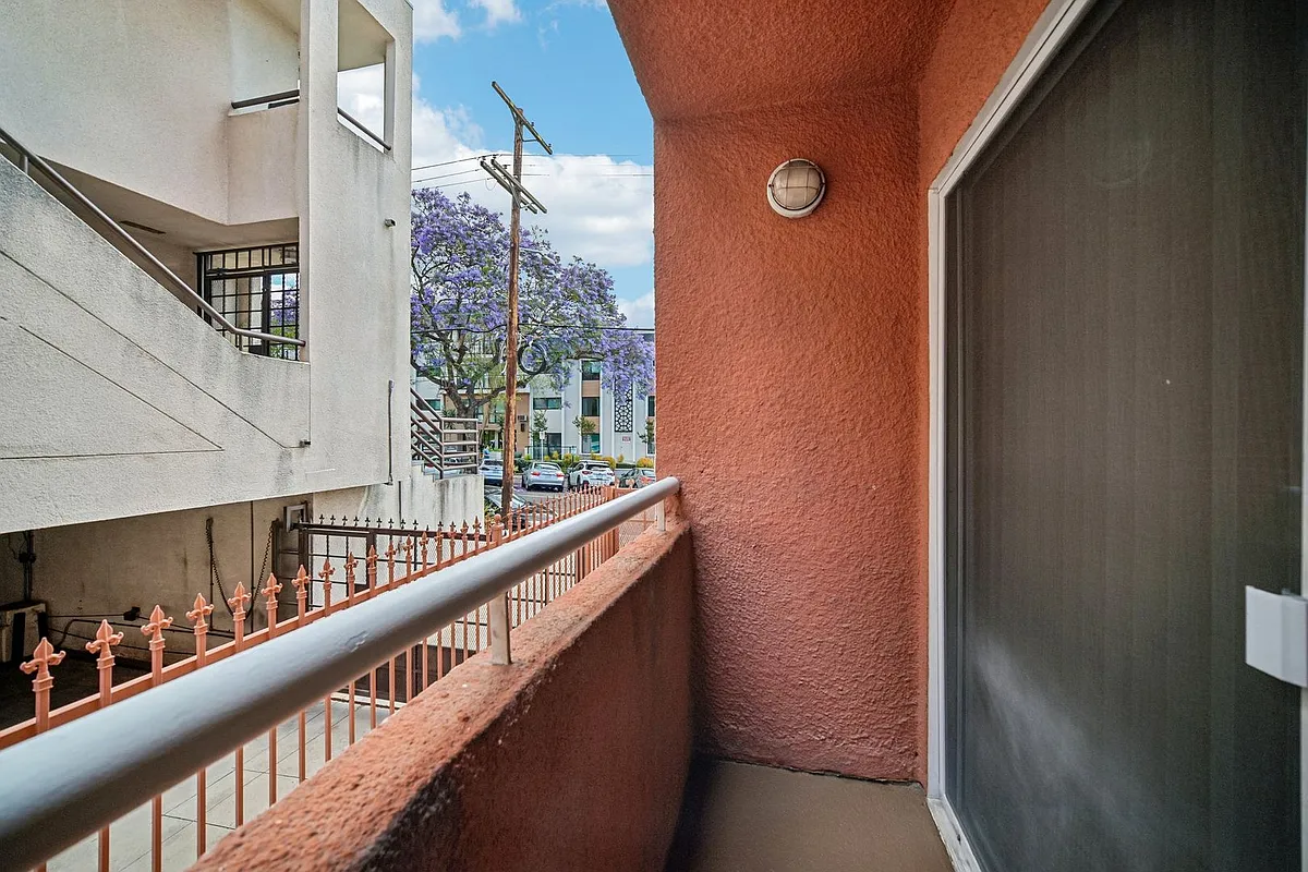 Building Photo - 1939 N Tamarind Ave