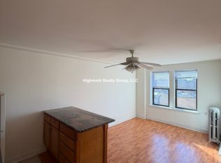 3933 N Clarendon Ave #402A, Chicago, IL 60613
