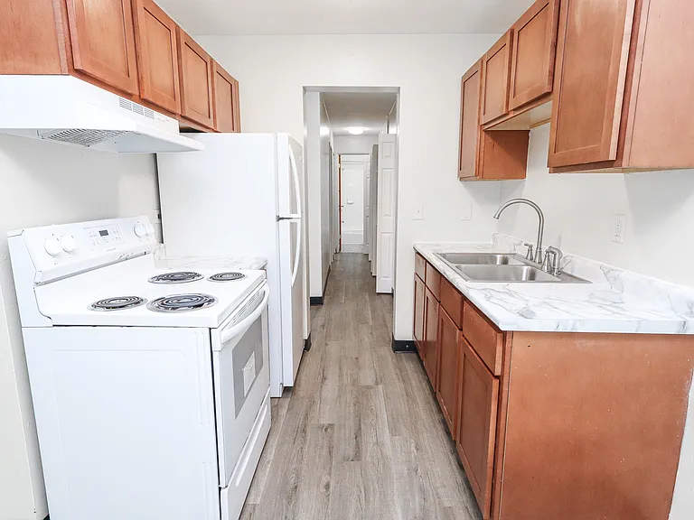 Cedar Avenue Apartments — Photo 11