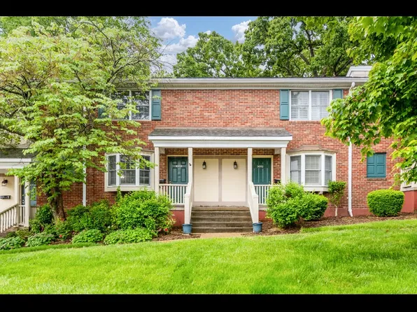 9006 W Swan Cir, Saint Louis, MO 63144