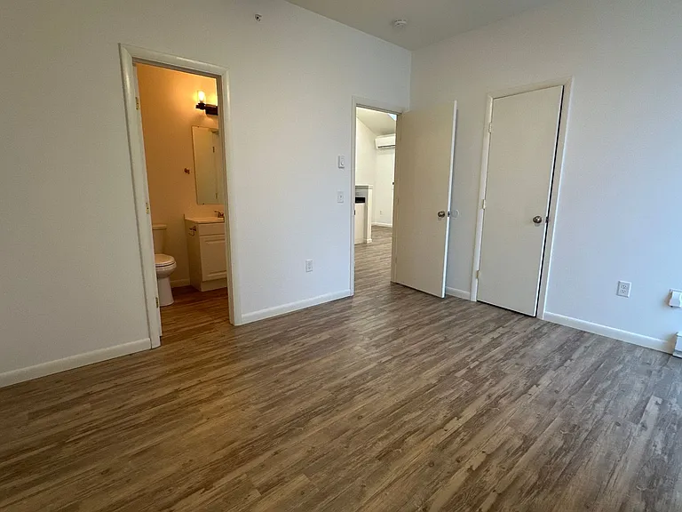 University Park Apartments near Cornell University — Photo 371