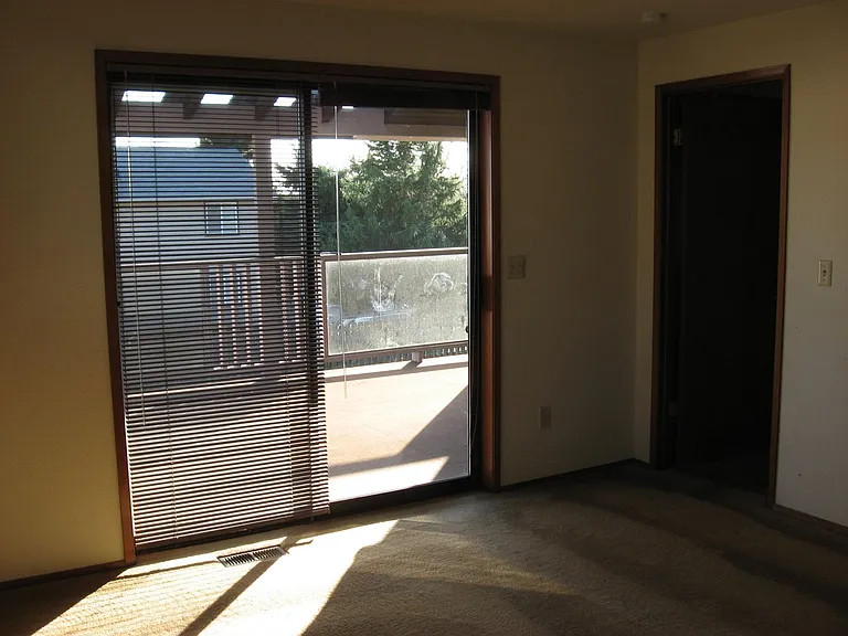 824 Jensen Duplex — Photo 2