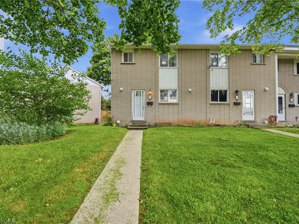 82 Riverdale Dr #14, Hamilton, ON L8E 1K3