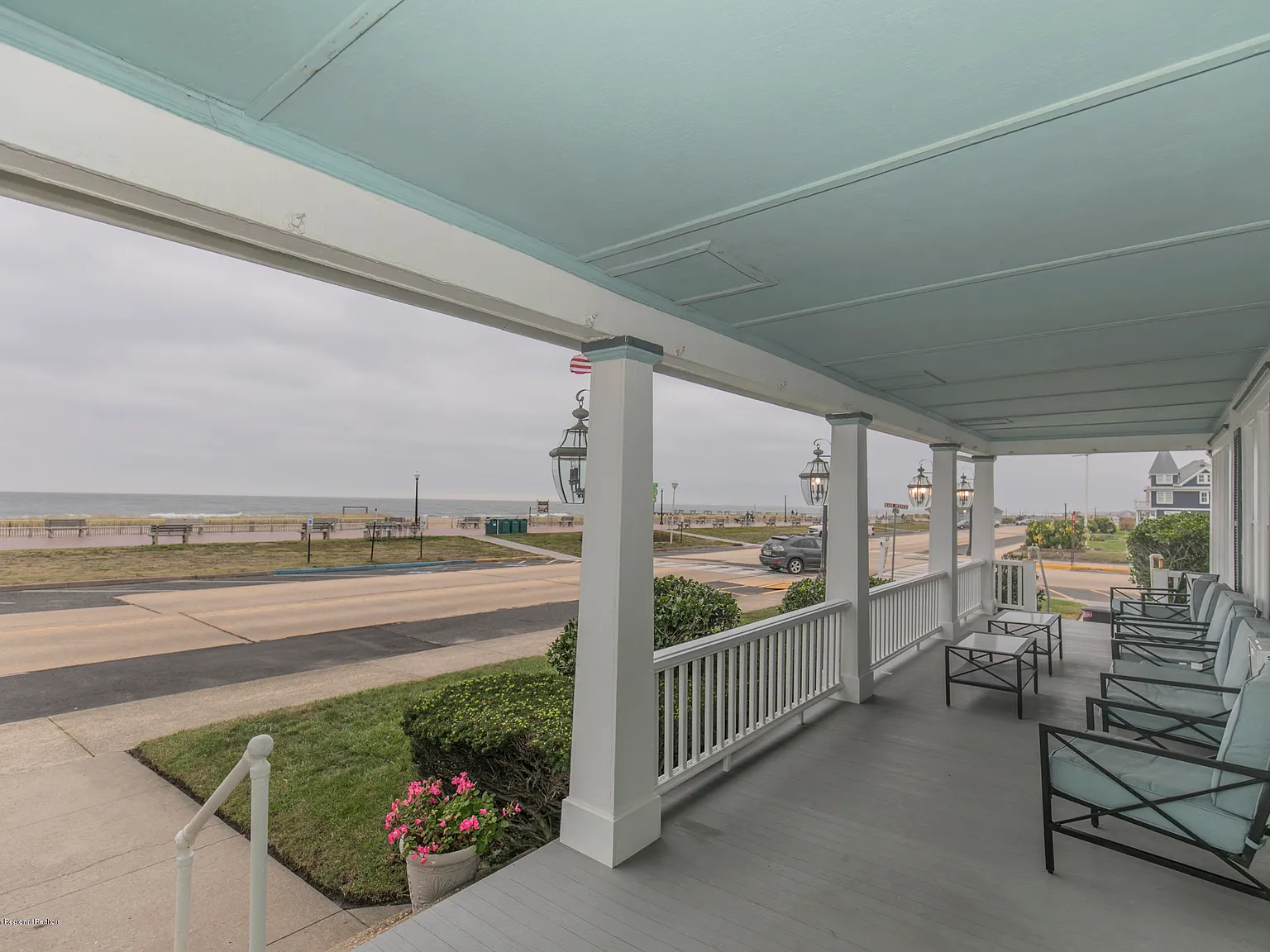 7 bed, 8.5 bath, 4981 sqft, $9,300 — Photo 3